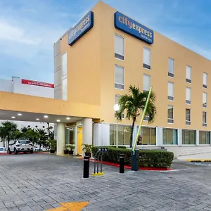 Hotel Express By Marriott, Cancun