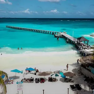 Hotel La Palma Beachfront & Club Nautico